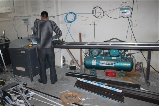 鋁合金門窗切料